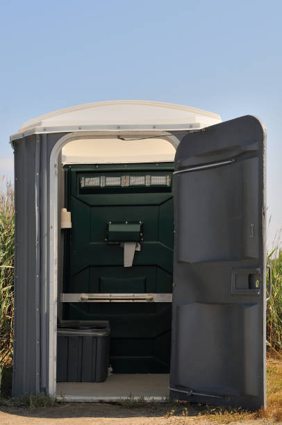 Best Porta potty rental near me  in Edwardsville, KS
